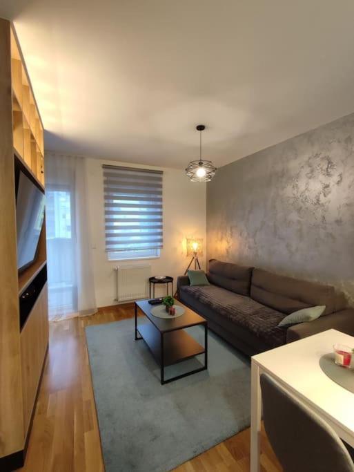 Moonze Apartman, Free Parking Belgrad