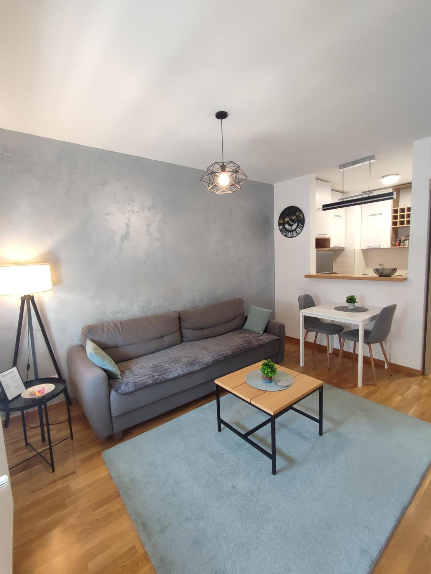Lägenhet Moonze Apartman, Free Parking Belgrad